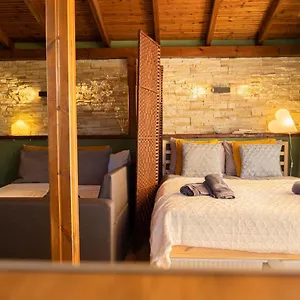 wood-aesthetic-steps-from-the-sea.hotels-of-thessaloniki.com/