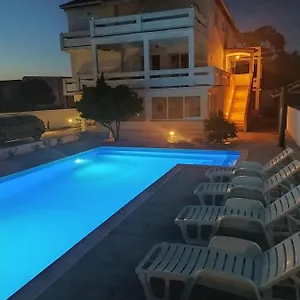 apartments-mirkoana.hotelinzadar.com/