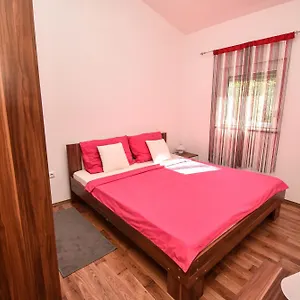 apartmani-lukic-vir.hotelinzadar.com/