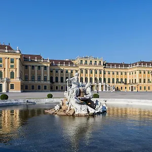 Schloß Schönbrunn Grand Apartment